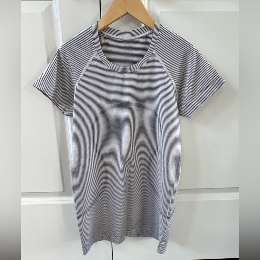 Lululemon swiftly tech short sleeve shirt.  Hip length.